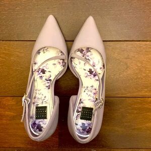 White House Black Market Lavender pump